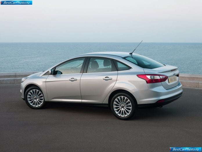 2011 Ford Focus Sedan - фотография 13 из 38 2011 Ford Focus Sedan - фотография 13 из 38