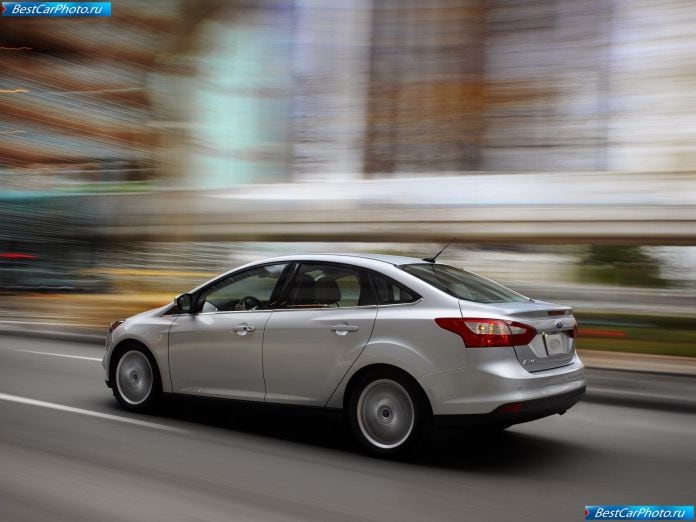 2011 Ford Focus Sedan - фотография 14 из 38