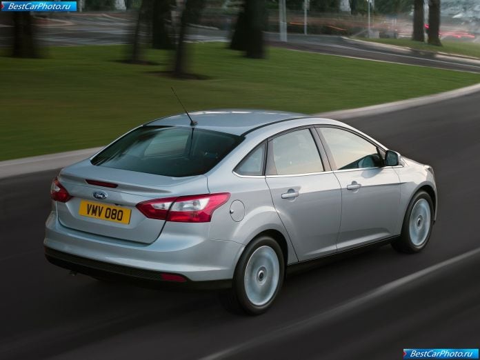 2011 Ford Focus Sedan - фотография 16 из 38