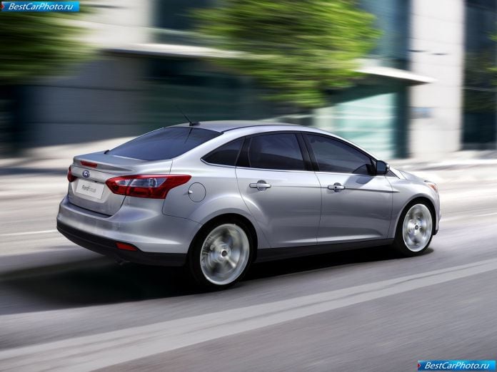 2011 Ford Focus Sedan - фотография 18 из 38