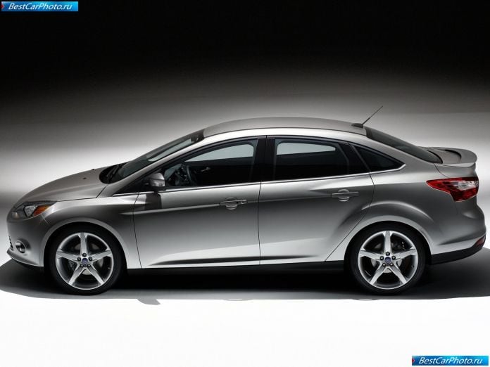 2011 Ford Focus Sedan - фотография 28 из 38