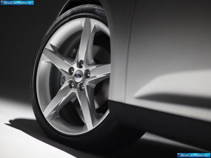 2011 Ford Focus Sedan - фотография 37 из 38 2011 Ford Focus Sedan - фотография 37 из 38