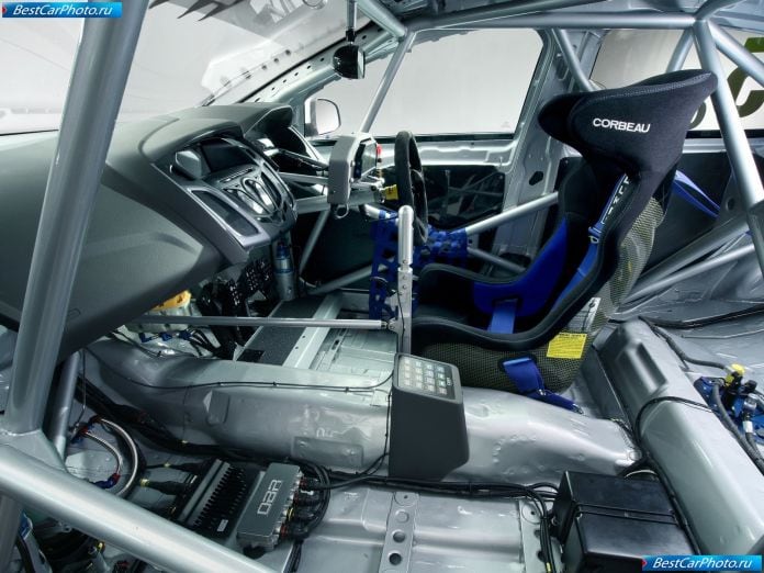 2011 Ford Focus Touring Car - фотография 8 из 8