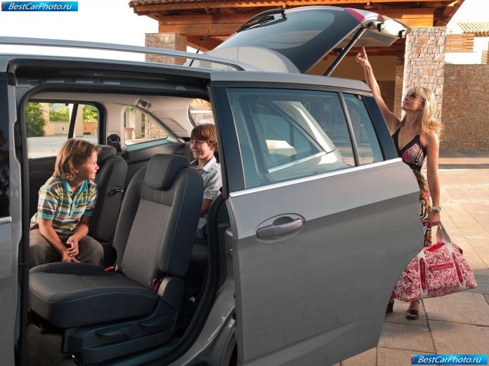 2011 Ford Grand C-max - фотография 40 из 50