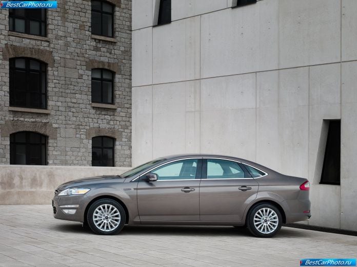 2011 Ford Mondeo 5-door - фотография 8 из 17