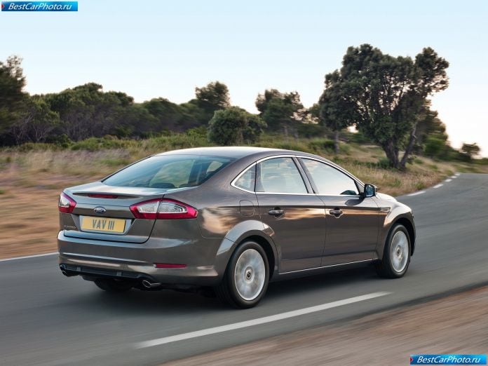 2011 Ford Mondeo 5-door - фотография 9 из 17