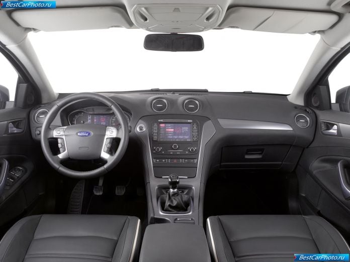 2011 Ford Mondeo 5-door - фотография 12 из 17