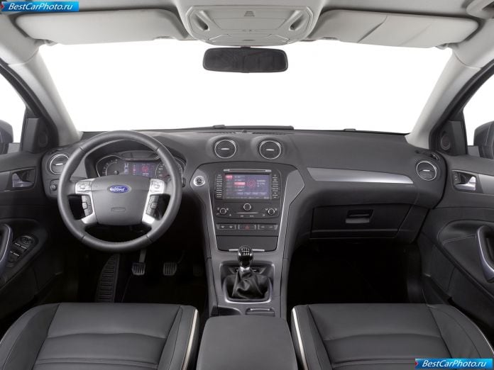 2011 Ford Mondeo Wagon - фотография 12 из 17