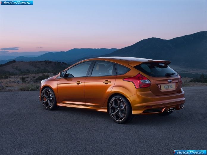 2012 Ford Focus St - фотография 14 из 51