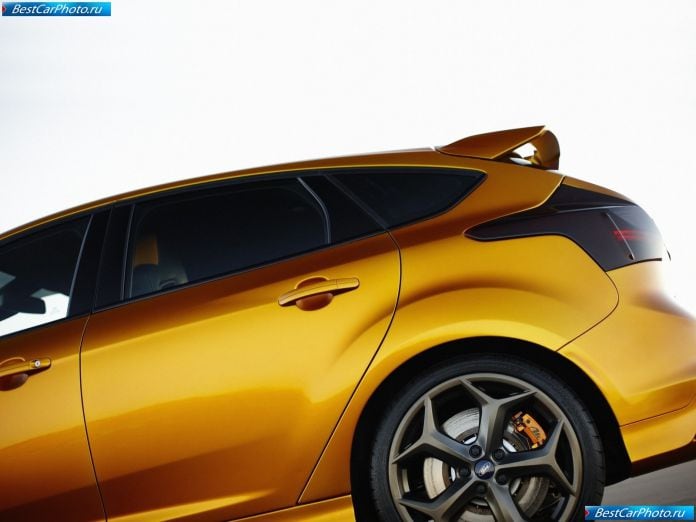 2012 Ford Focus St - фотография 36 из 51