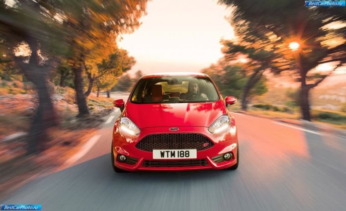 2013 Ford Fiesta ST - фотография 3 из 16