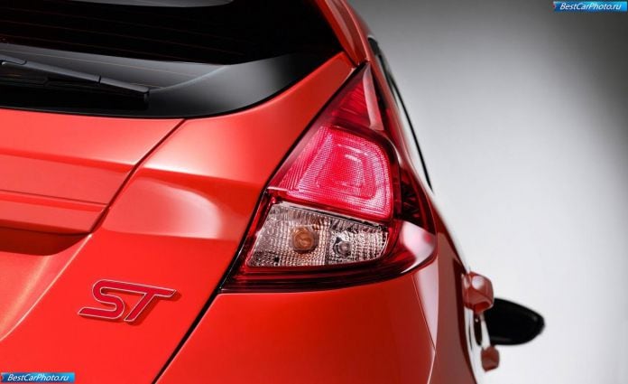 2013 Ford Fiesta ST - фотография 11 из 16
