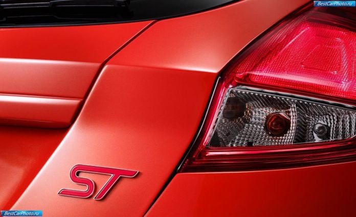 2013 Ford Fiesta ST - фотография 12 из 16