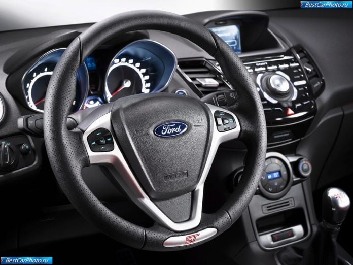 2013 Ford Fiesta ST - фотография 15 из 16