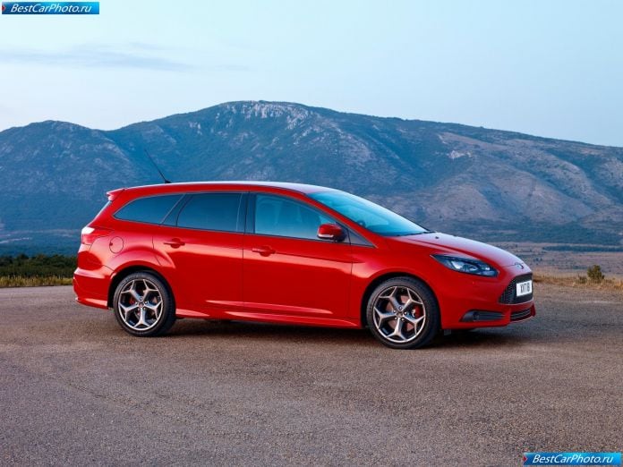2013 Ford Focus St - фотография 4 из 19