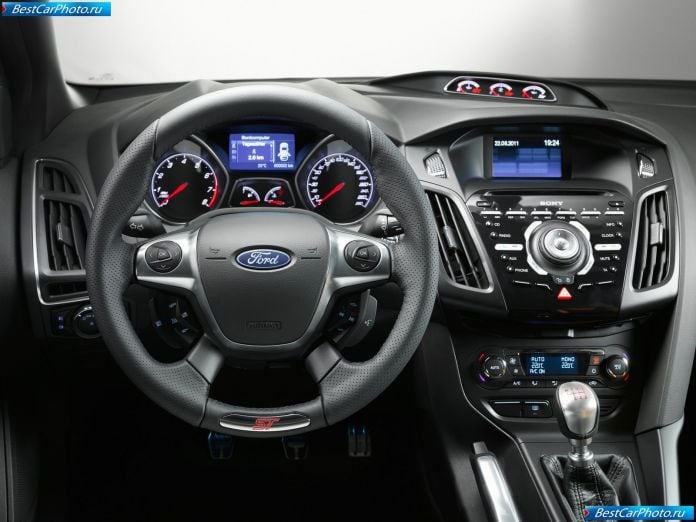 2013 Ford Focus St - фотография 10 из 19