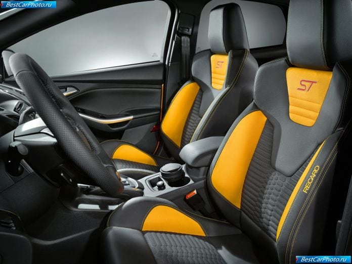 2013 Ford Focus St - фотография 13 из 19