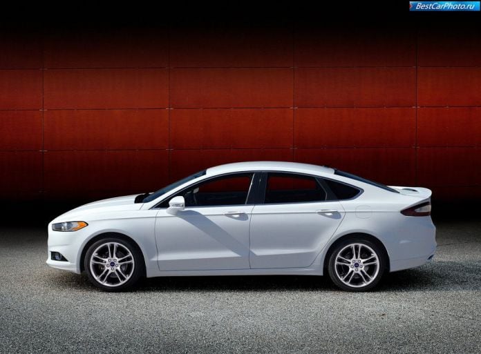 2013 Ford Fusion/Mondeo - фотография 2 из 39