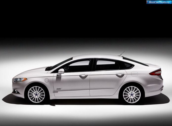 2013 Ford Fusion/Mondeo Energi - фотография 4 из 12