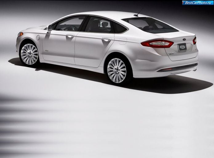 2013 Ford Fusion/Mondeo Energi - фотография 8 из 12