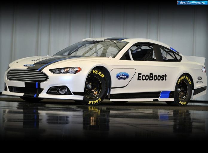 2013 Ford Fusion/Mondeo Nascar - фотография 1 из 4