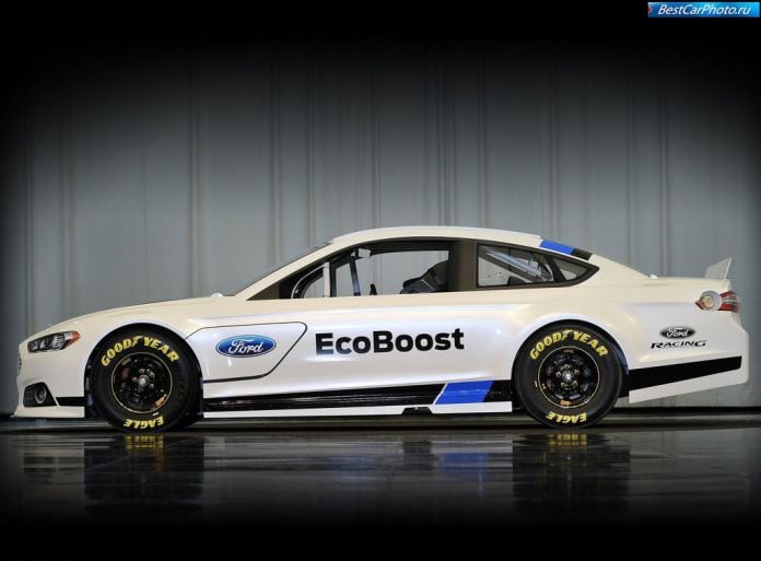 2013 Ford Fusion/Mondeo Nascar - фотография 2 из 4