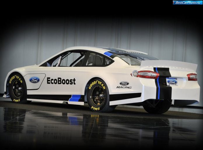 2013 Ford Fusion/Mondeo Nascar - фотография 3 из 4
