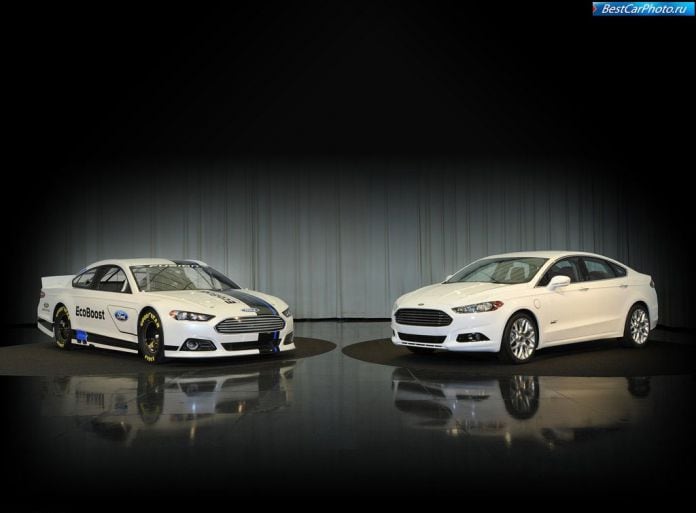 2013 Ford Fusion/Mondeo Nascar - фотография 4 из 4