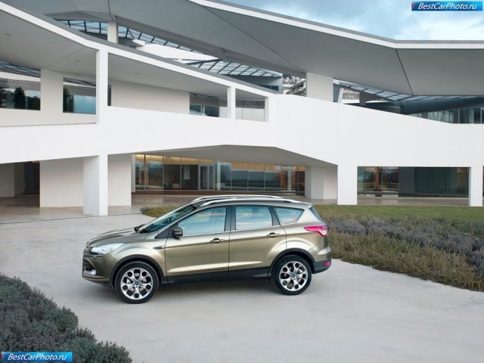 2013 Ford Kuga - фотография 14 из 31