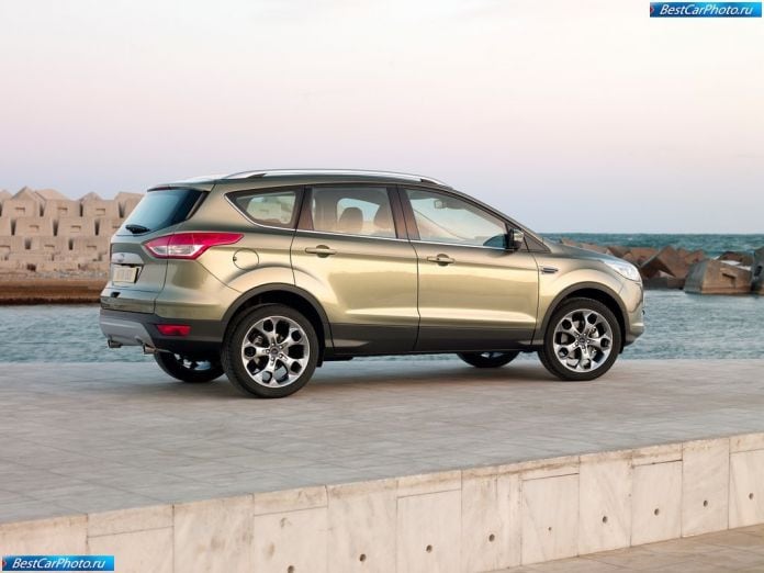 2013 Ford Kuga - фотография 17 из 31