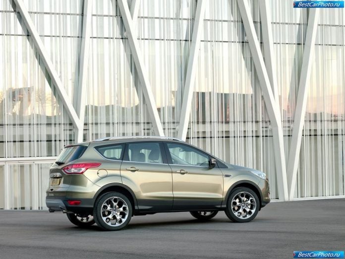 2013 Ford Kuga - фотография 19 из 31