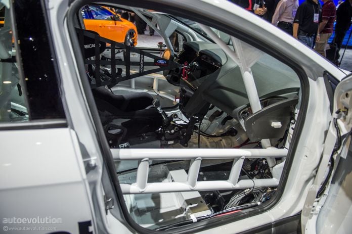 2013 Ford Focus ST-R - фотография 8 из 9