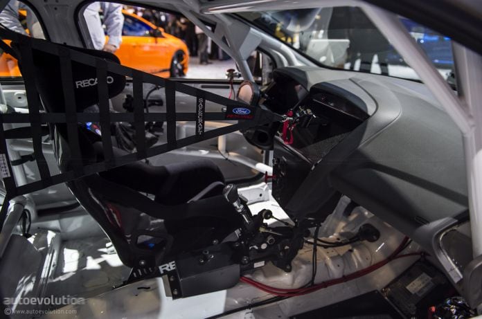 2013 Ford Focus ST-R - фотография 9 из 9