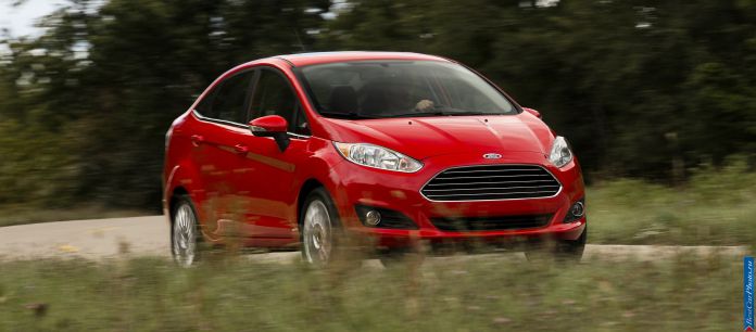 2014 Ford Fiesta Sedan - фотография 2 из 32