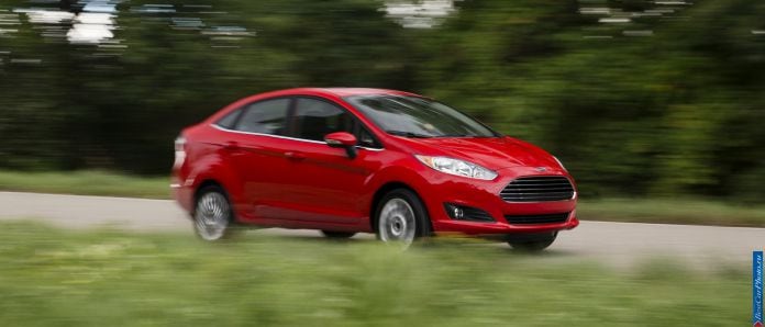 2014 Ford Fiesta Sedan - фотография 3 из 32