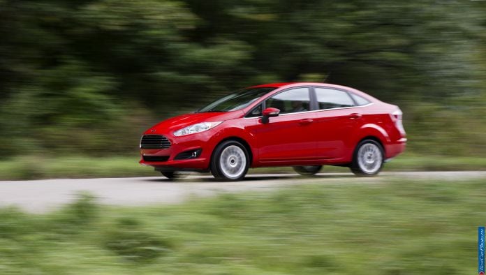 2014 Ford Fiesta Sedan - фотография 4 из 32