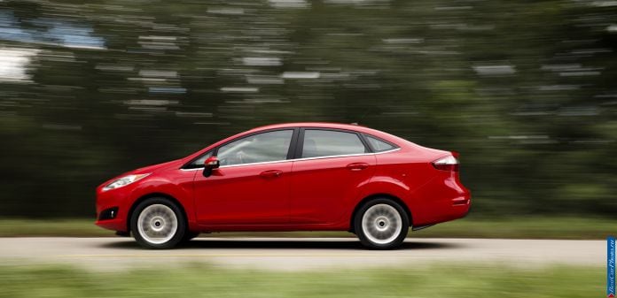 2014 Ford Fiesta Sedan - фотография 8 из 32