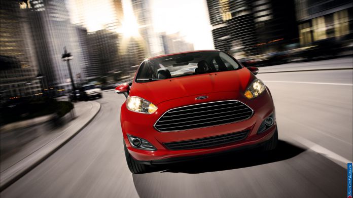 2014 Ford Fiesta Sedan - фотография 11 из 32