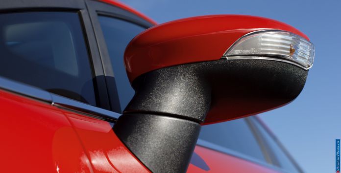 2014 Ford Fiesta Sedan - фотография 27 из 32
