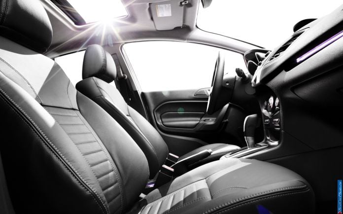 2014 Ford Fiesta Sedan - фотография 30 из 32