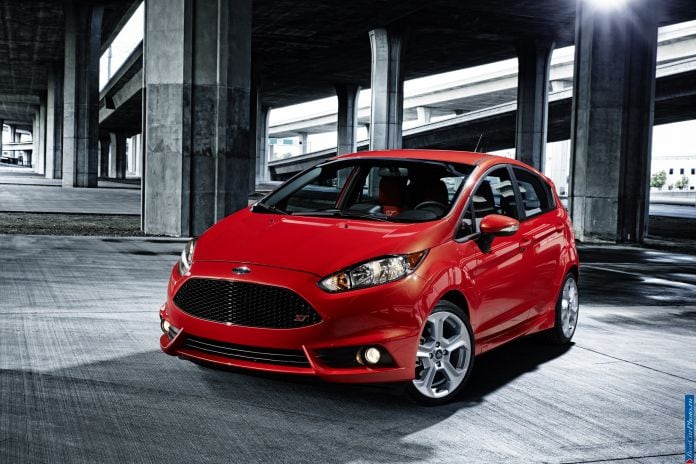 2014 Ford Fiesta ST - фотография 1 из 44