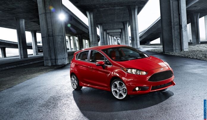 2014 Ford Fiesta ST - фотография 2 из 44