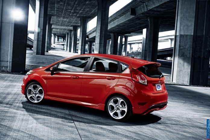 2014 Ford Fiesta ST - фотография 5 из 44