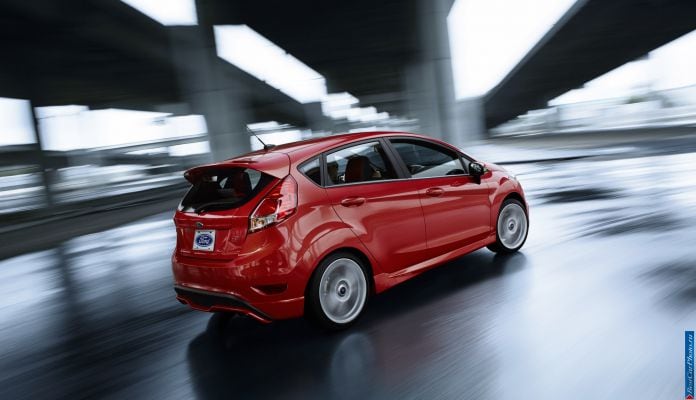2014 Ford Fiesta ST - фотография 9 из 44
