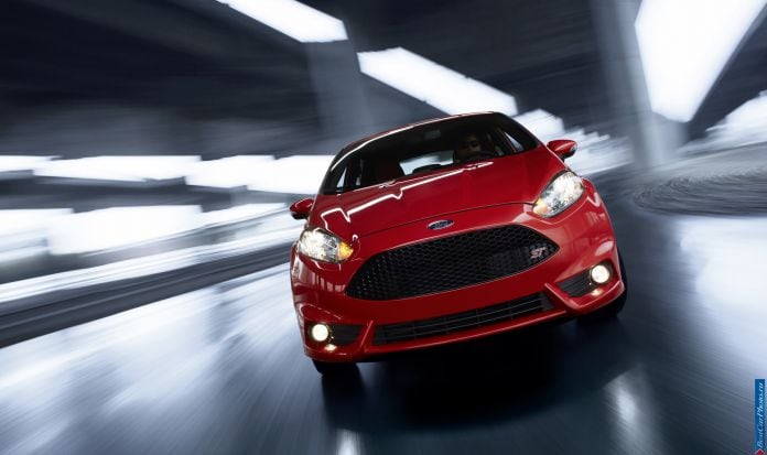 2014 Ford Fiesta ST - фотография 10 из 44