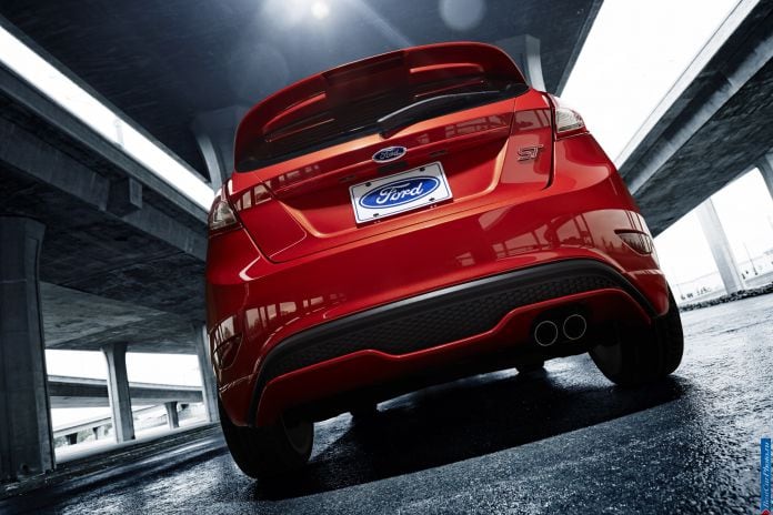 2014 Ford Fiesta ST - фотография 15 из 44