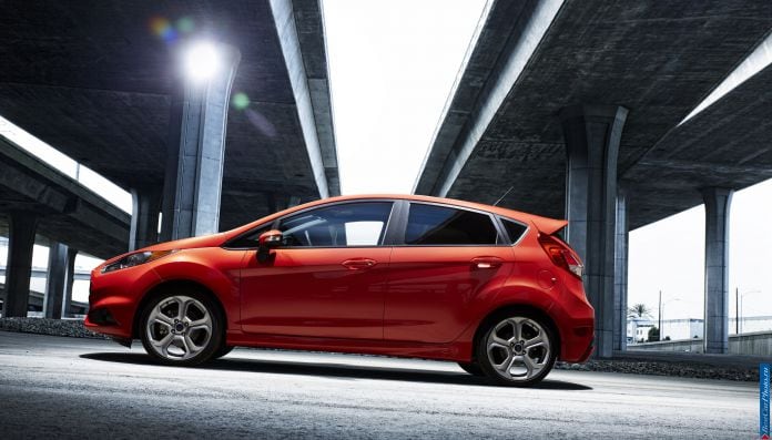 2014 Ford Fiesta ST - фотография 16 из 44