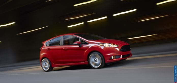 2014 Ford Fiesta ST - фотография 17 из 44