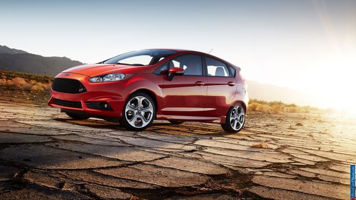 2014 Ford Fiesta ST - фотография 18 из 44