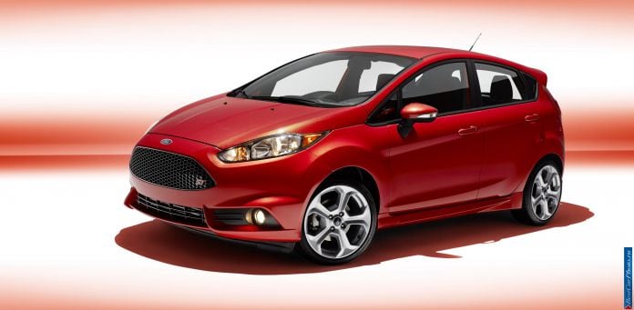 2014 Ford Fiesta ST - фотография 20 из 44